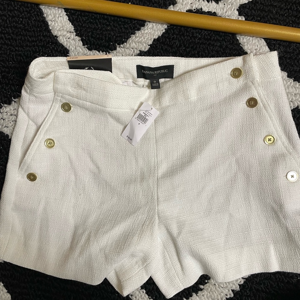 Brand new with tags Banana Republic white shorts!!